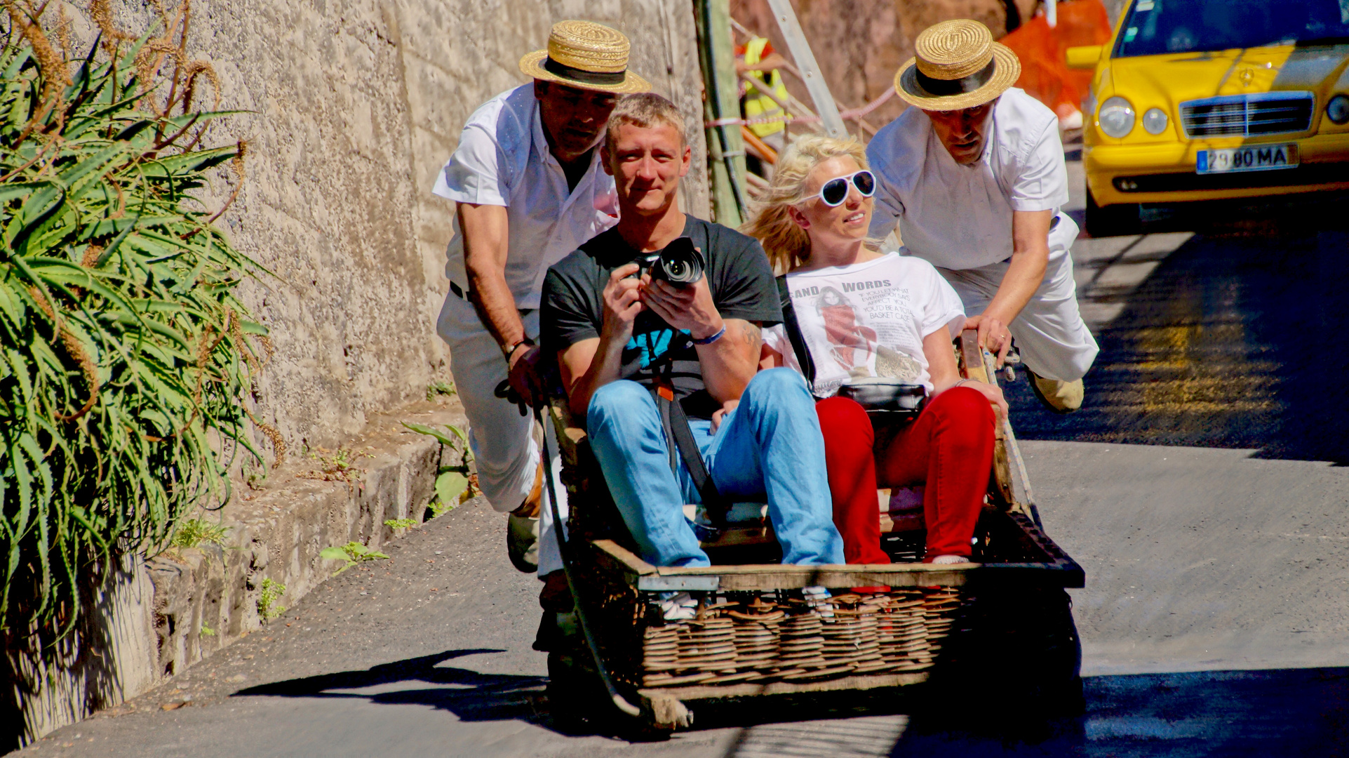 Korbschlittenfahrt ist ein MUSS auf Madeira 