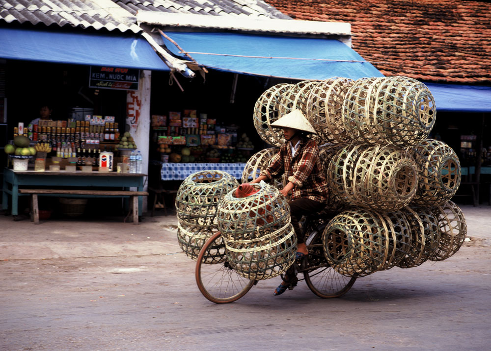 Korbtransport in Vietnam -Hanoi-