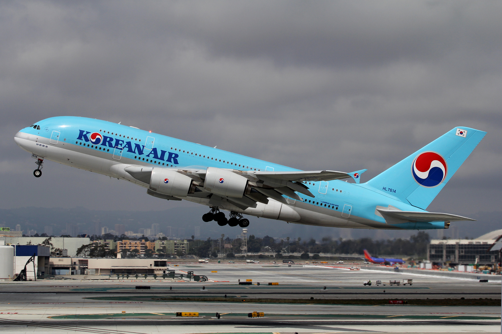 Korean Air Airbus A380-861 Los Angeles International 31.03.2012