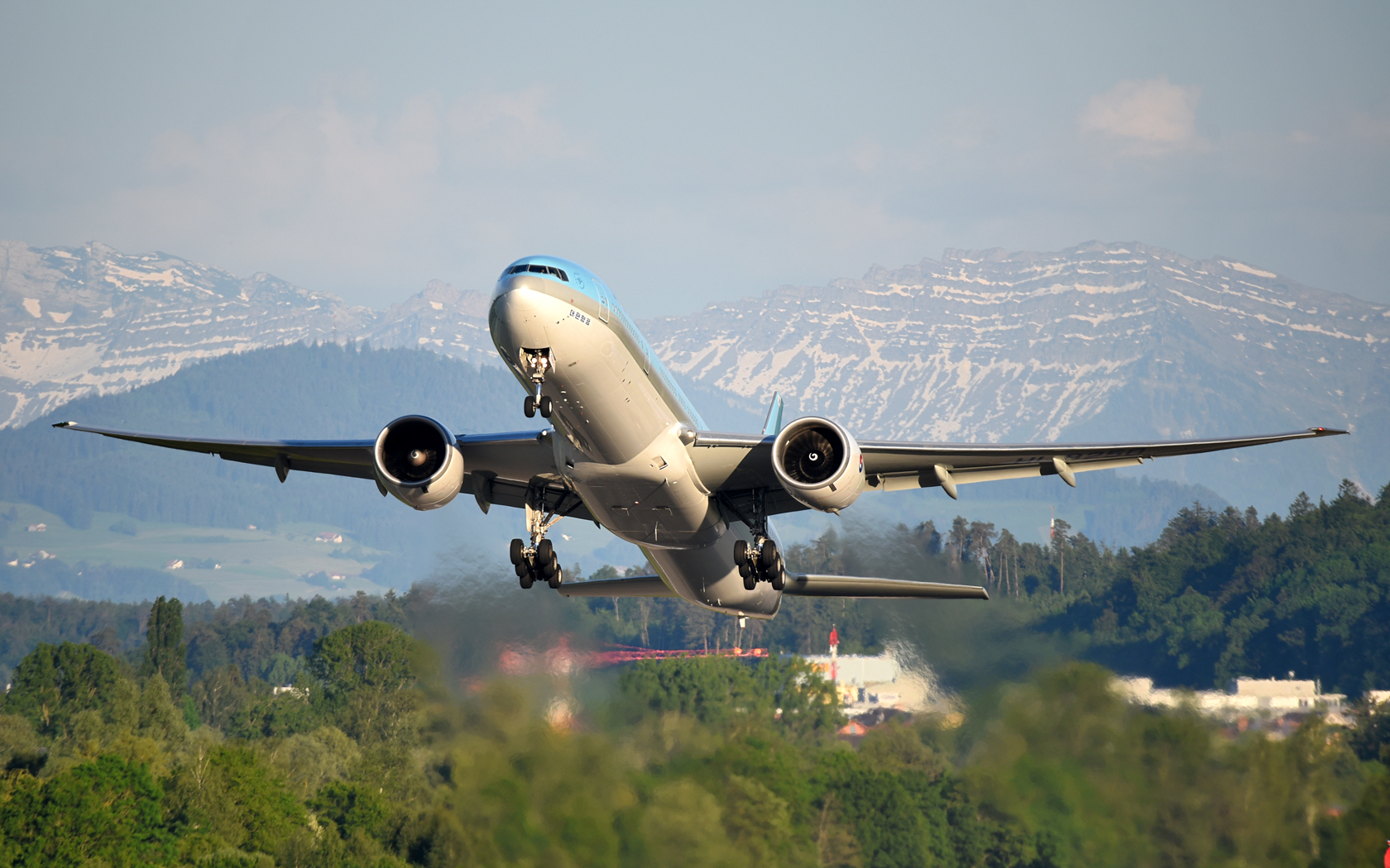 Korean Air Boeing 777-300ER HL8250 