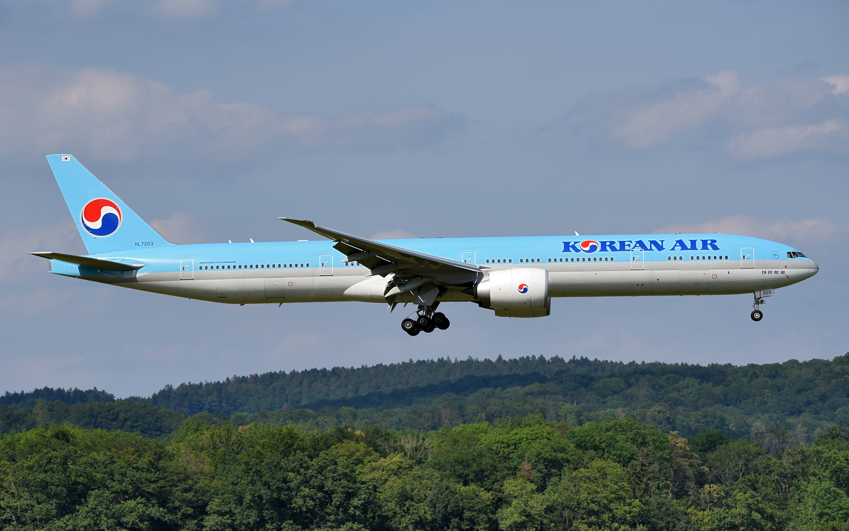 Korean Air Boeing 777-3B5(ER) HL7203 