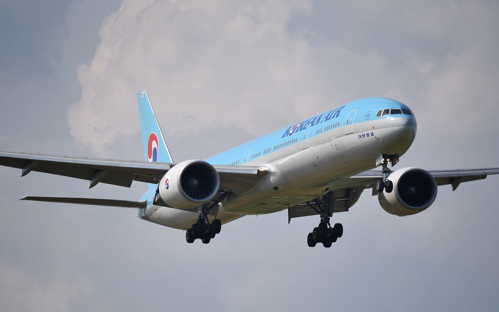 Korean Air Boeing 777-3B5(ER) HL8041 