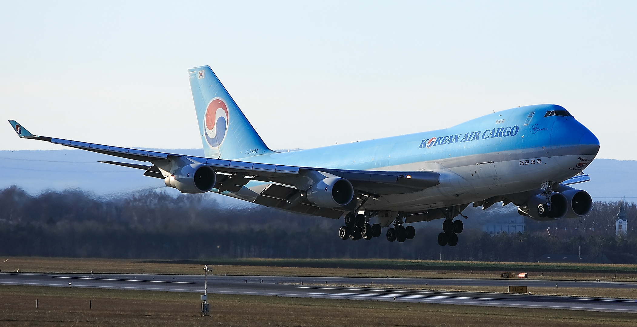 Korean Air Cargo Boeing 747-400 F HL7602