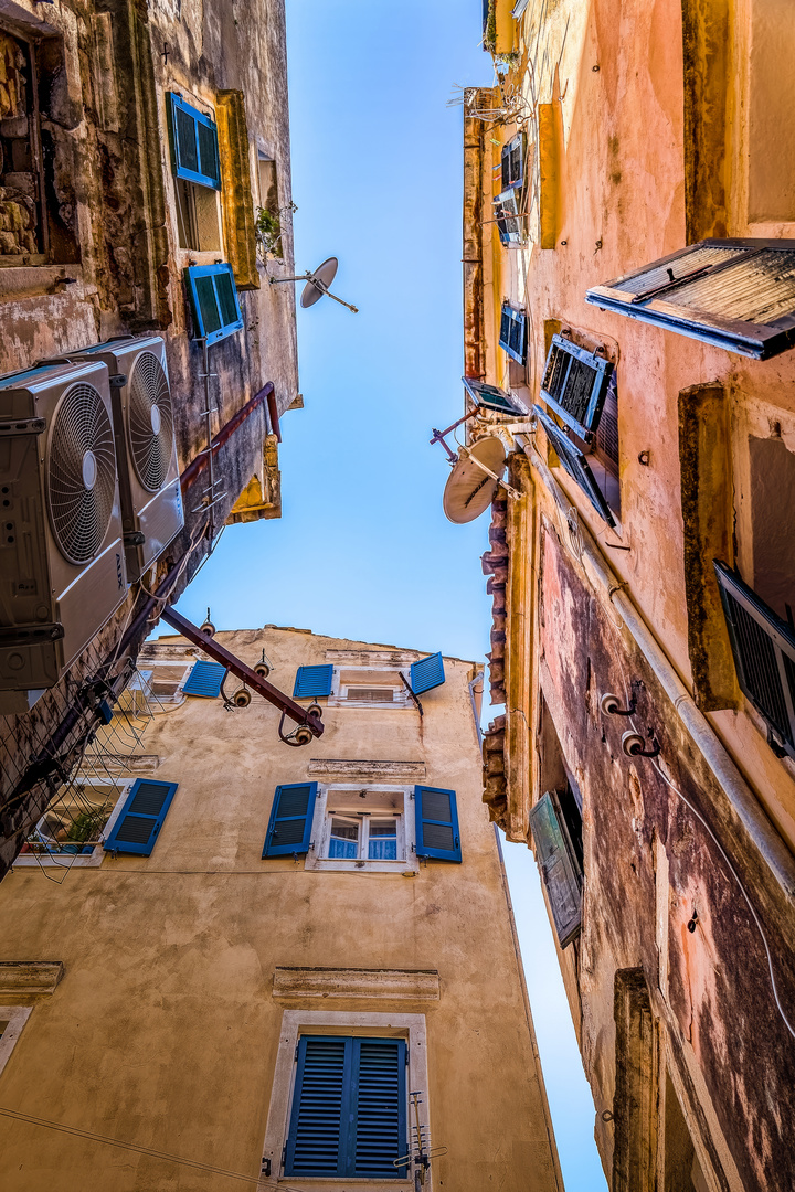 Korfu - Altstadt mit blauen Fensterläden - Kékira