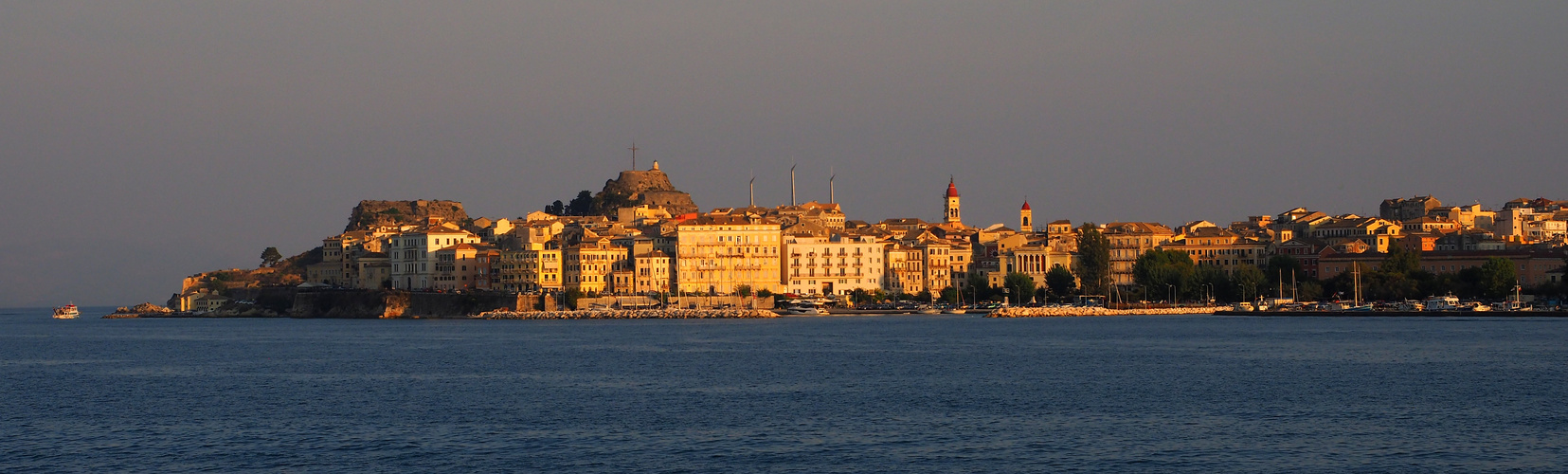 Korfu City im Abendlicht