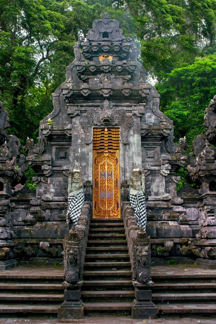 Kori Agung Gate to Pura Goa Lawah