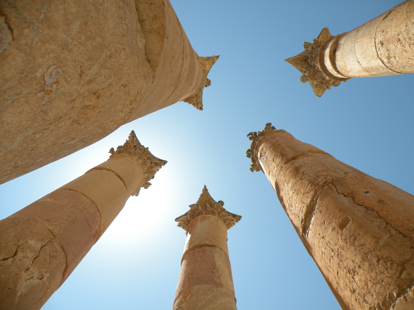 Korinthische Säulen in Jerash in Nordjordanien