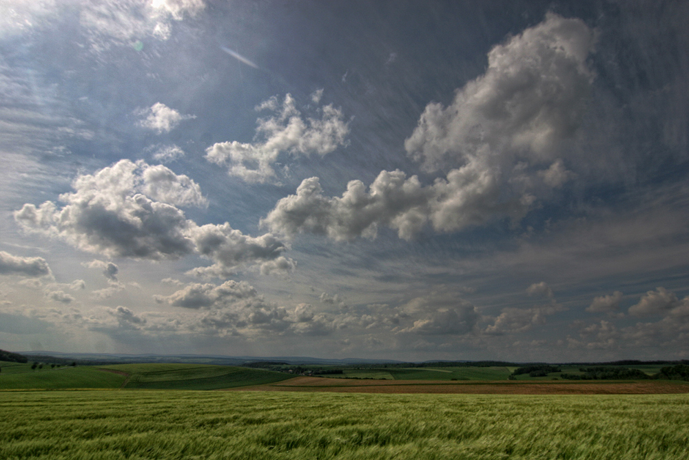 Korn und Wolken