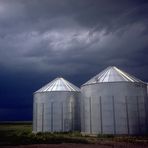 Kornsilo vor dem Sturm