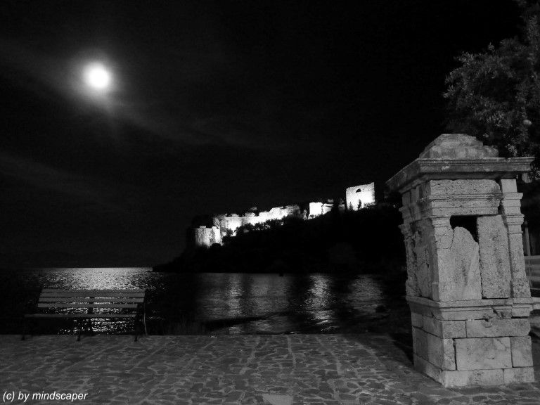 Koroni Kastro at Fullmoon