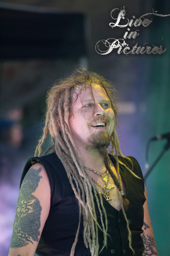 Korpiklaani auf dem Wahre Jahre OpenAir