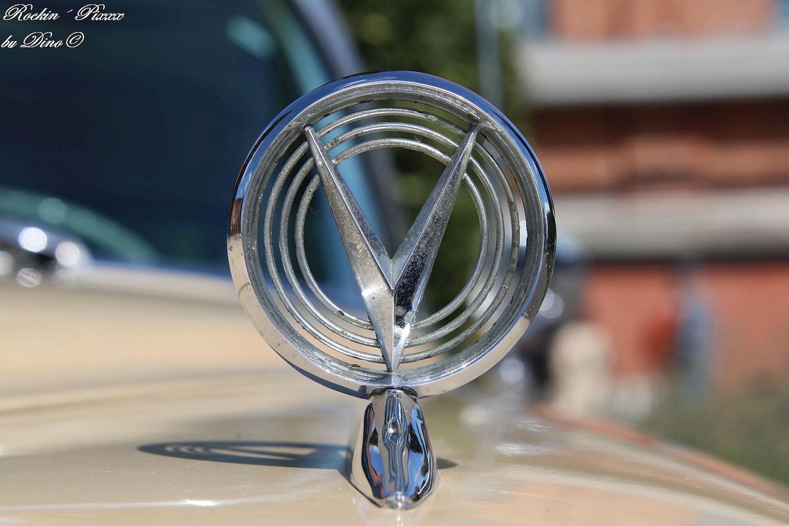 Kotflügel Emblem eines Buick der 50er Jahre. 