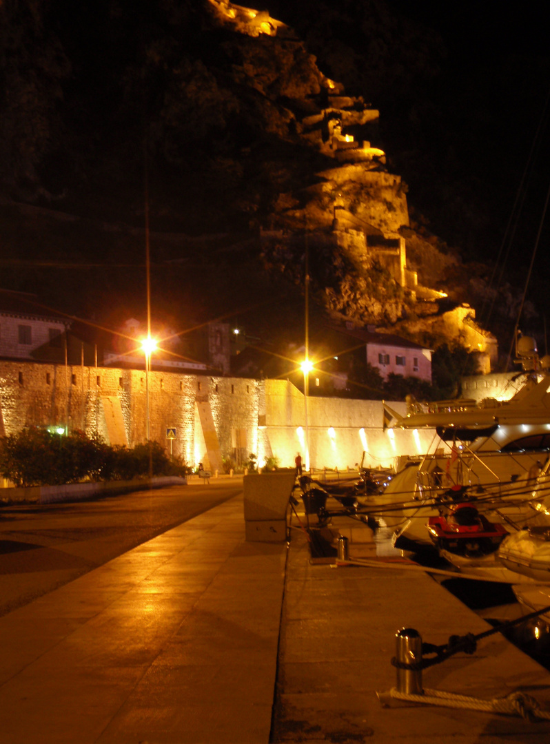 Kotor bei Nacht