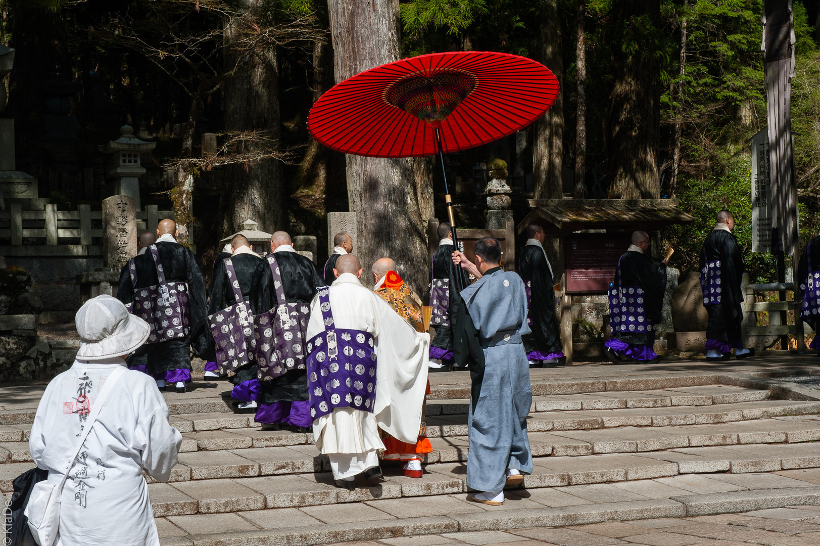 Koya-san - Oku-no-in - Einzug der Mönche