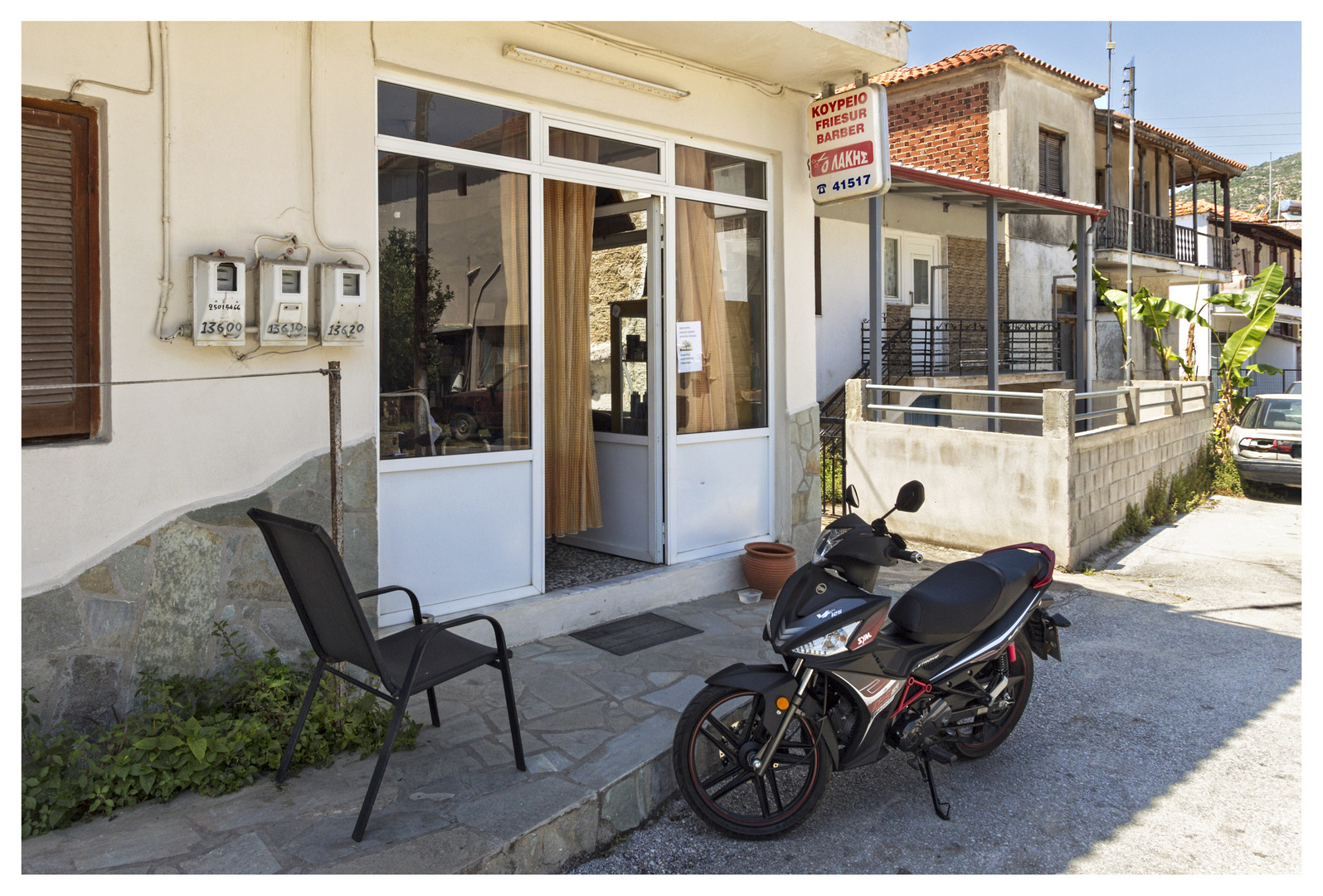 KOYPEIO FRIESUR BARBER in einem Dorf auf Chalkidiki