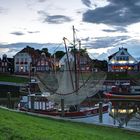 Krabbenkutter abends im Hafen