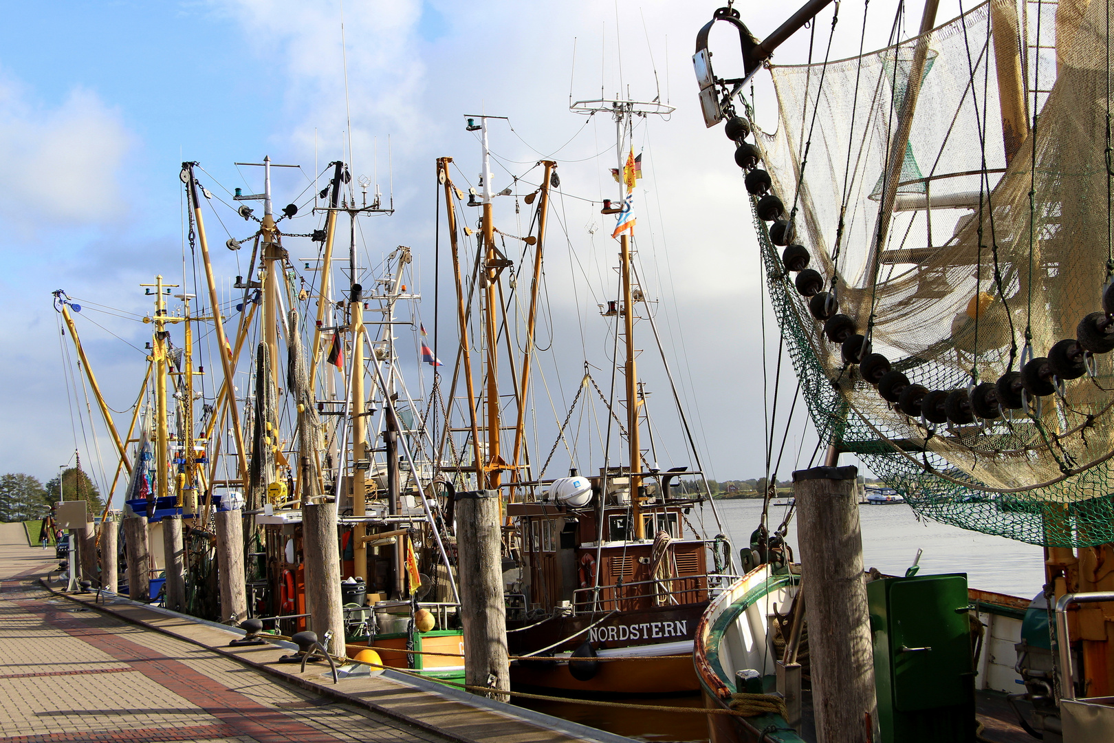 Krabbenkutter im Greetsieler Hafen