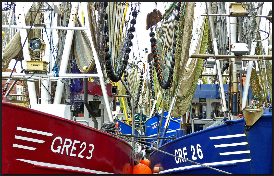 Krabbenkutter im Hafen von Greetsiel