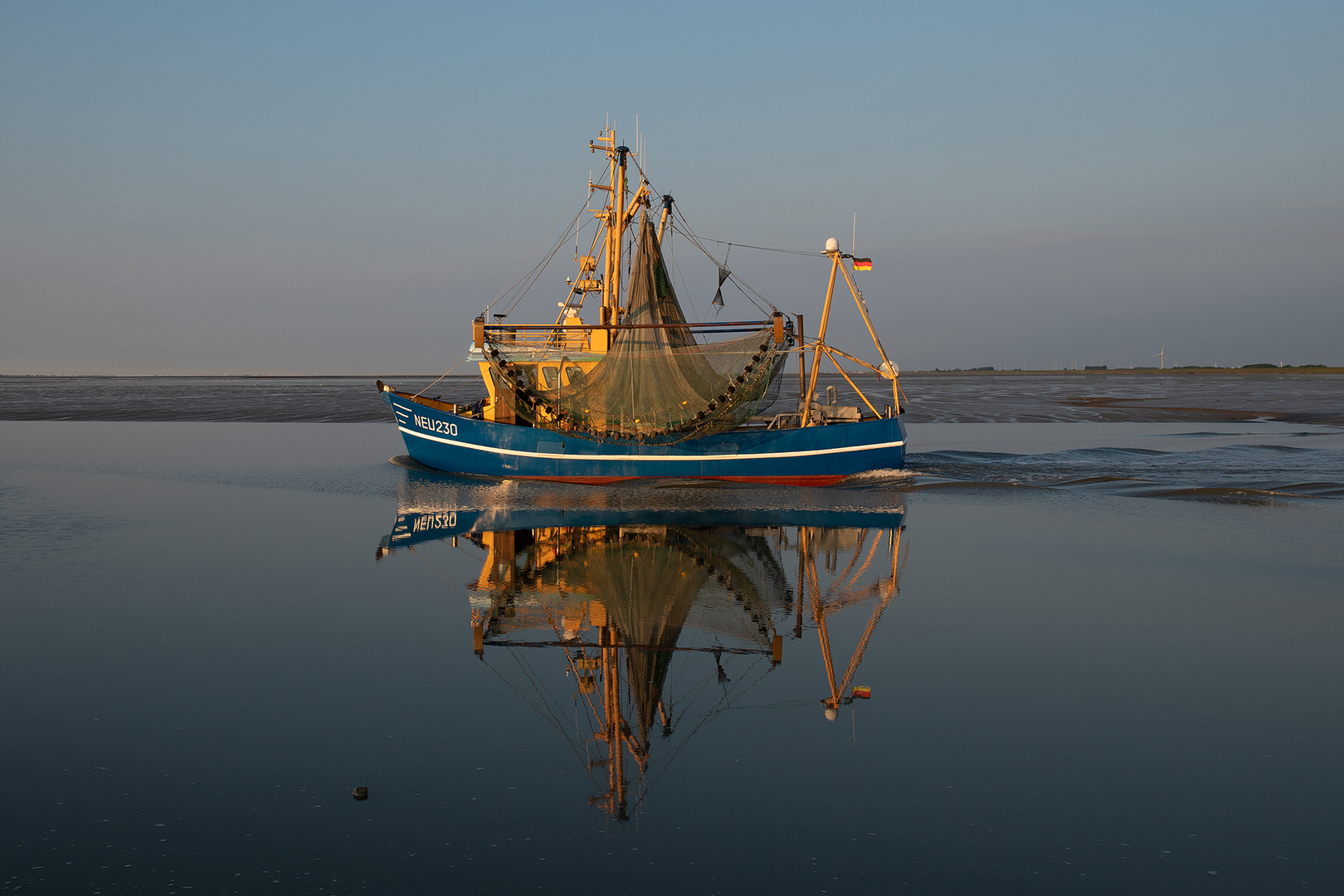 Krabbenkutter im Wattenmeer