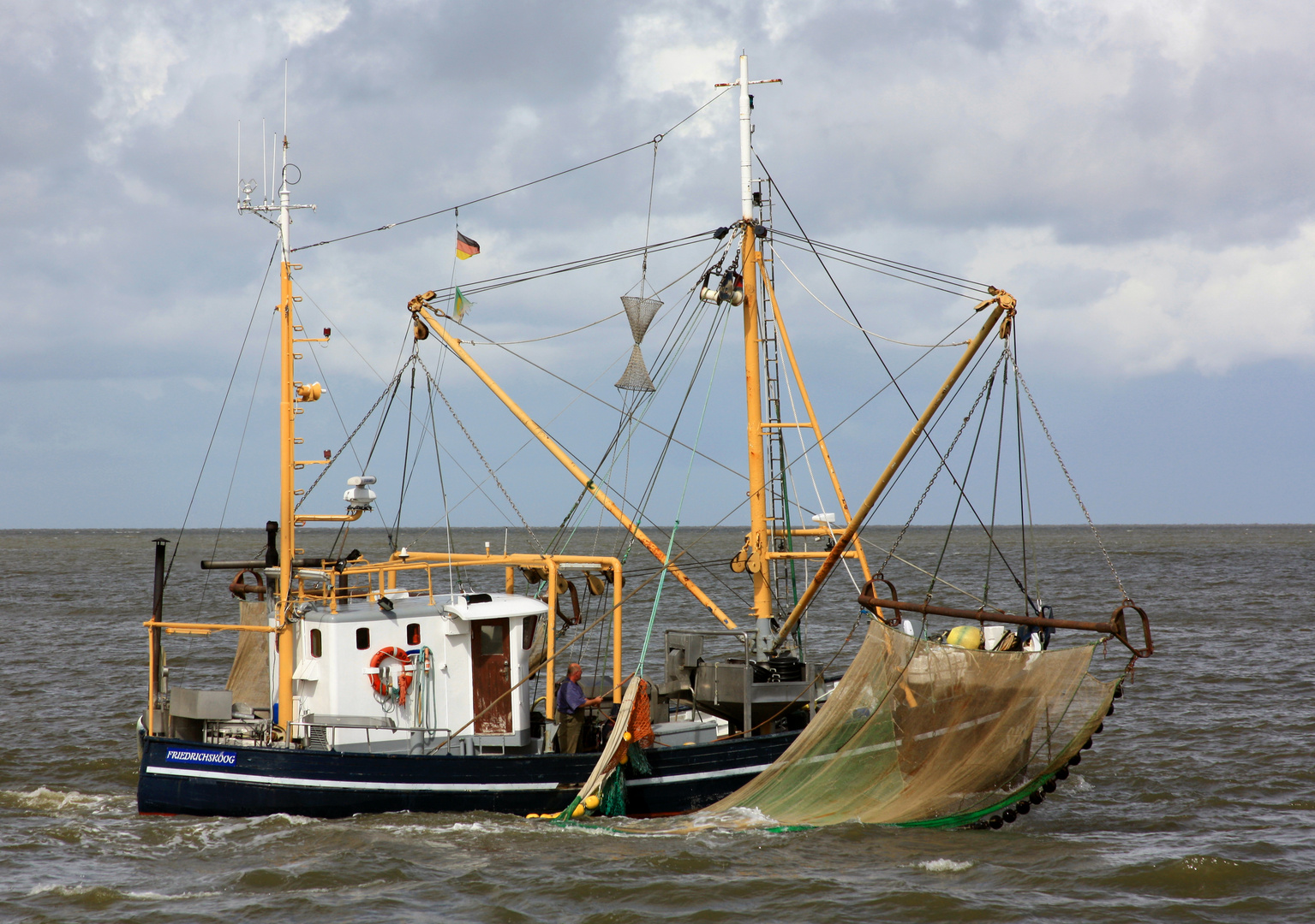 Krabbenkutter SD 31 UTHOLM vor Cuxhaven