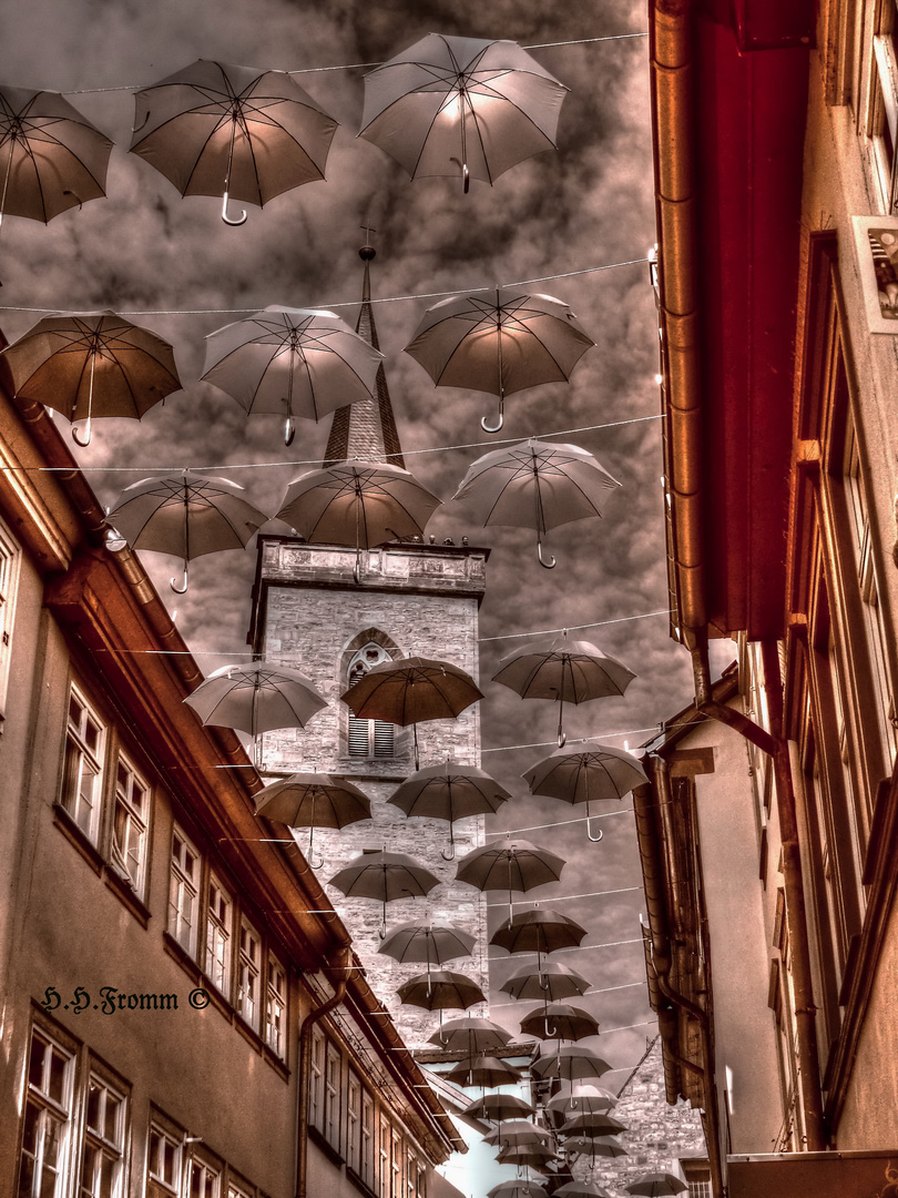 Krämerbrückenfest 2014 -- Himmel der Schirme --- HDR Bearbeitung