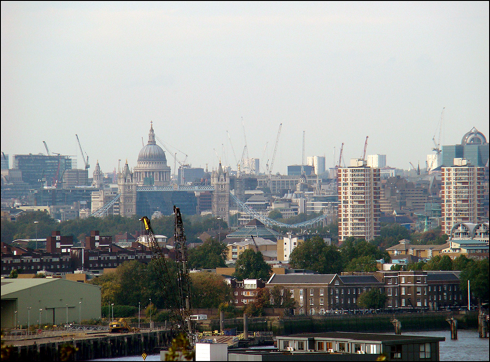 Kräne bestimmen das Stadtbild Londons