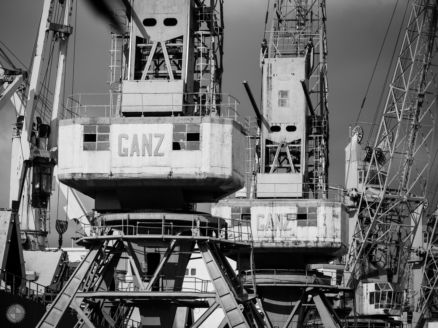 Kräne im Hafen von Batumi