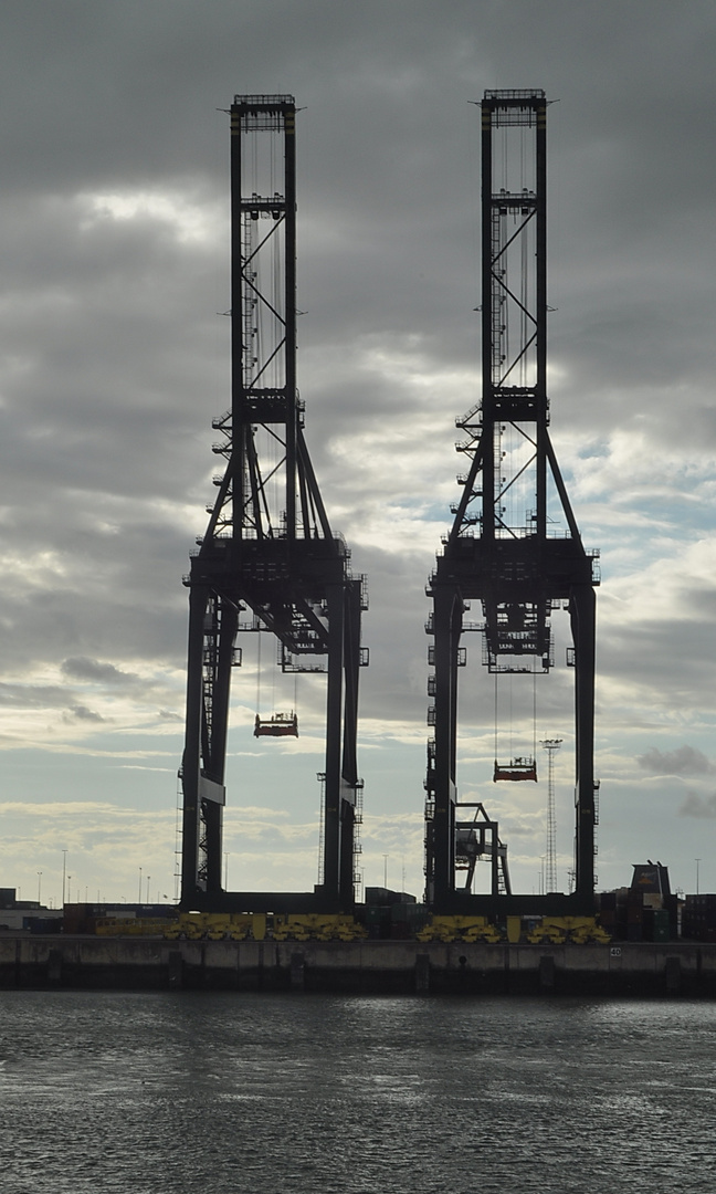 Kräne im Hafen von Zeebrugge, Belgien
