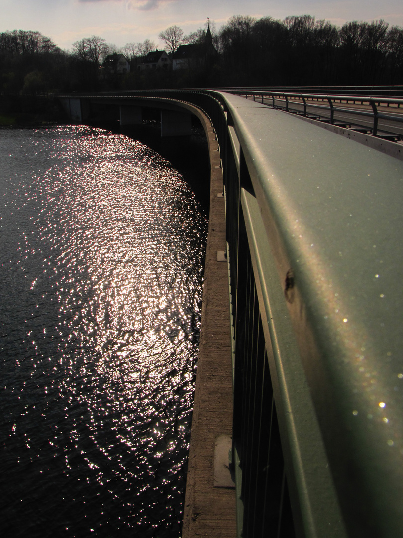 Kräwinklerbrücke an einem April Nachmittag