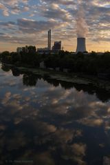 Kraftwerk am Fluss