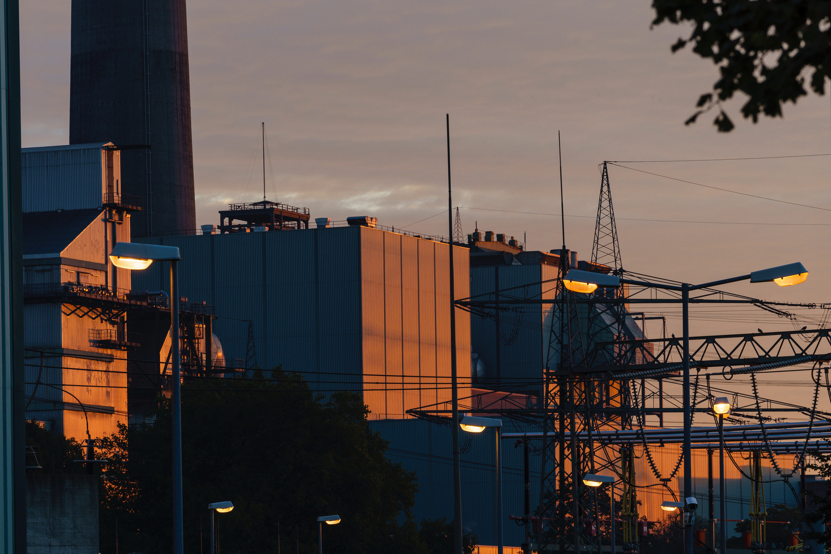 Kraftwerk am Morgen