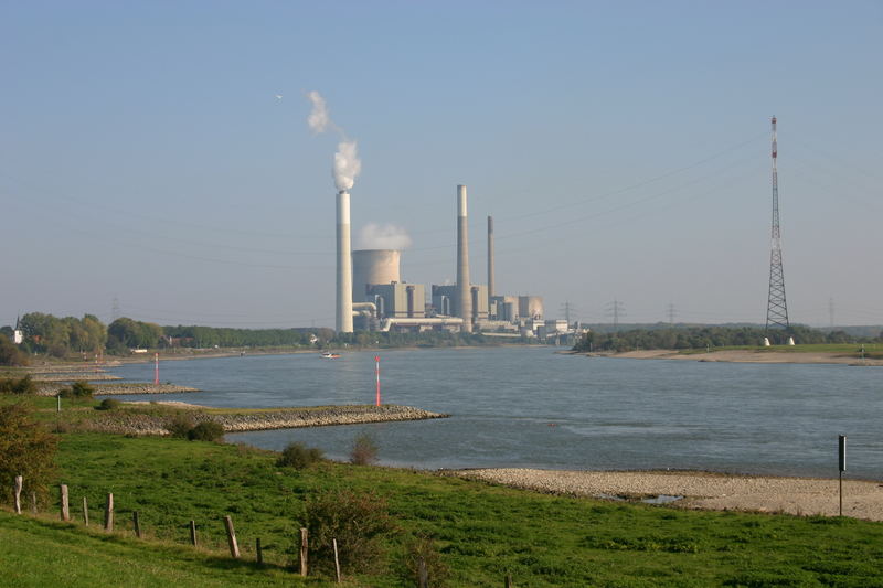 Kraftwerk am Rhein bei Götteswickerham.