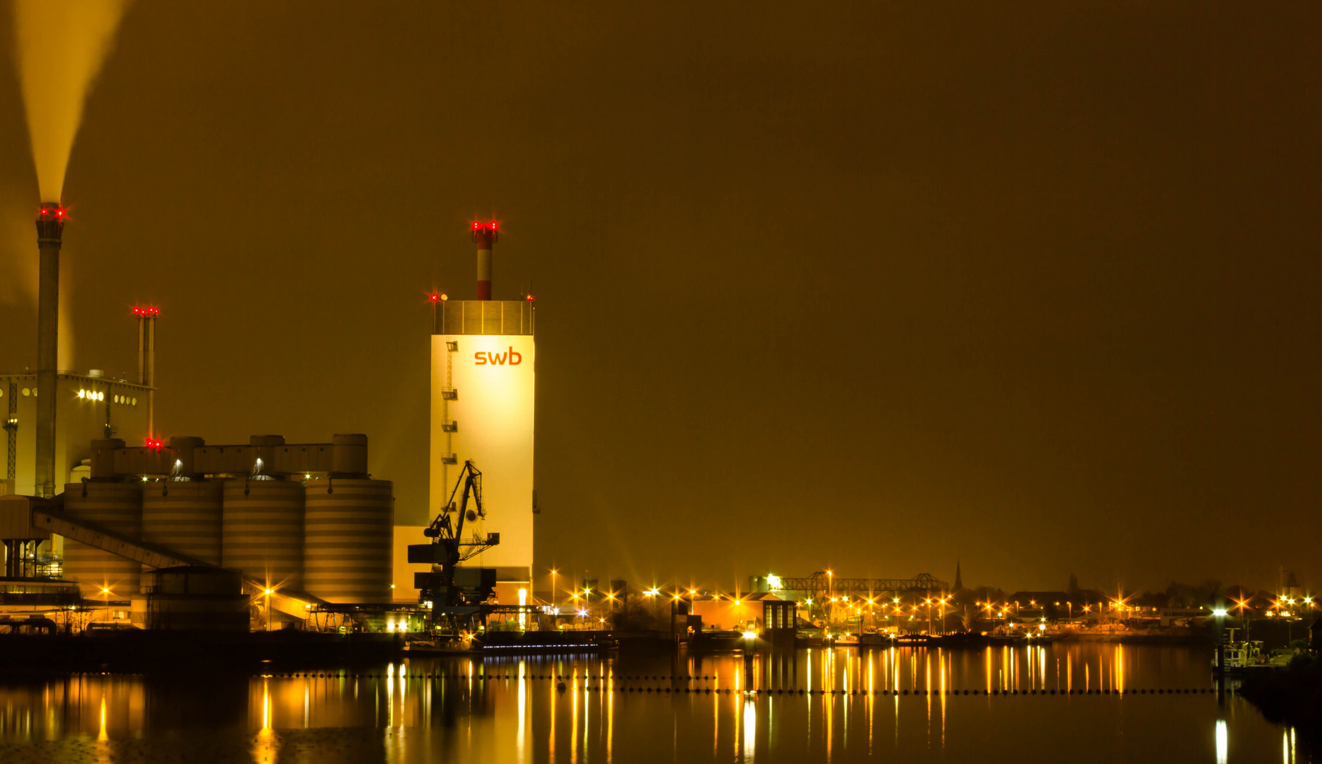 Kraftwerk bei Nacht