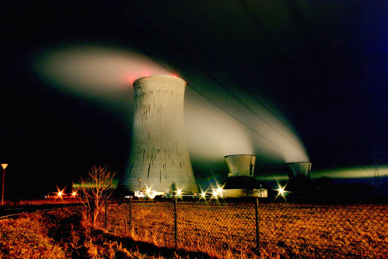 Kraftwerk bei nacht