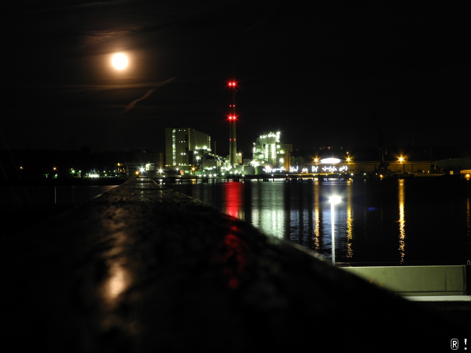 Kraftwerk bei Vollmond!