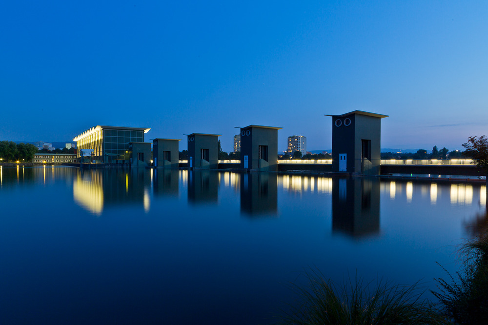 Kraftwerk Birsfelden zur blauen Stunde