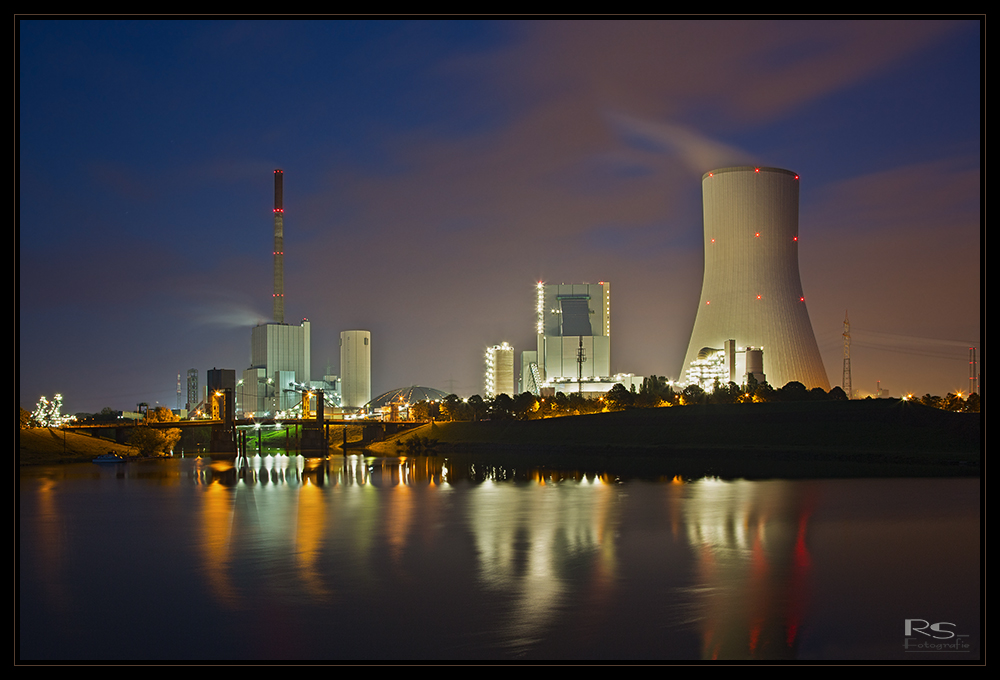 Kraftwerk Duisburg Walsum am Abend