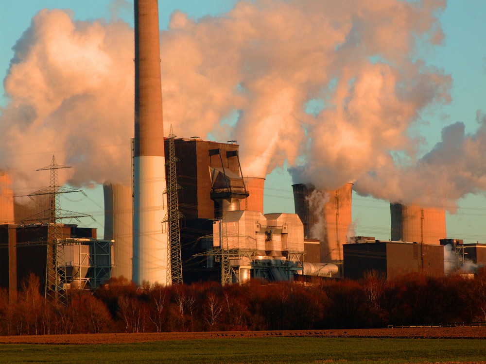 Kraftwerk Gelsenkirchen Scholfen im Abendlicht