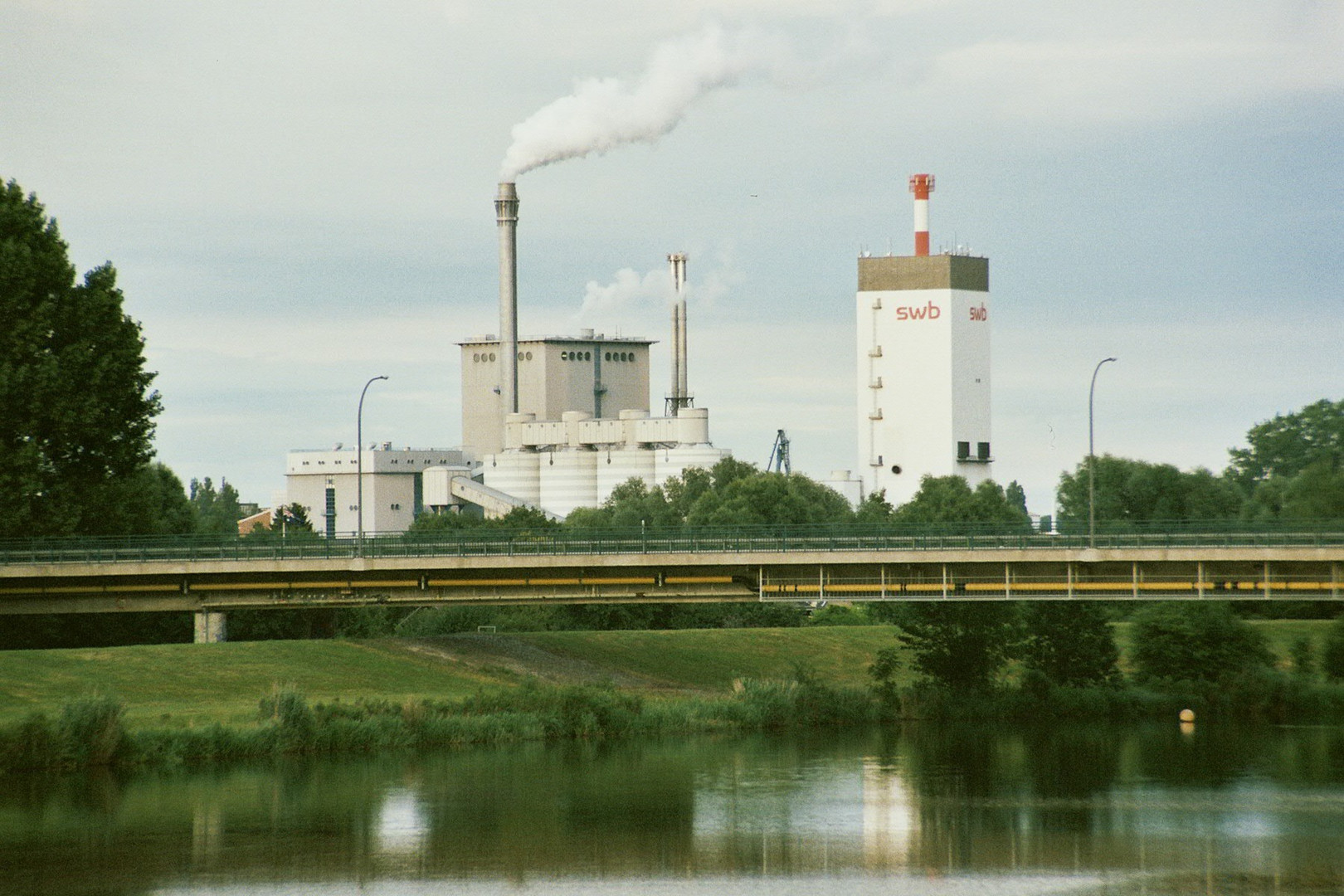 Kraftwerk Hastedt vom Werdersee