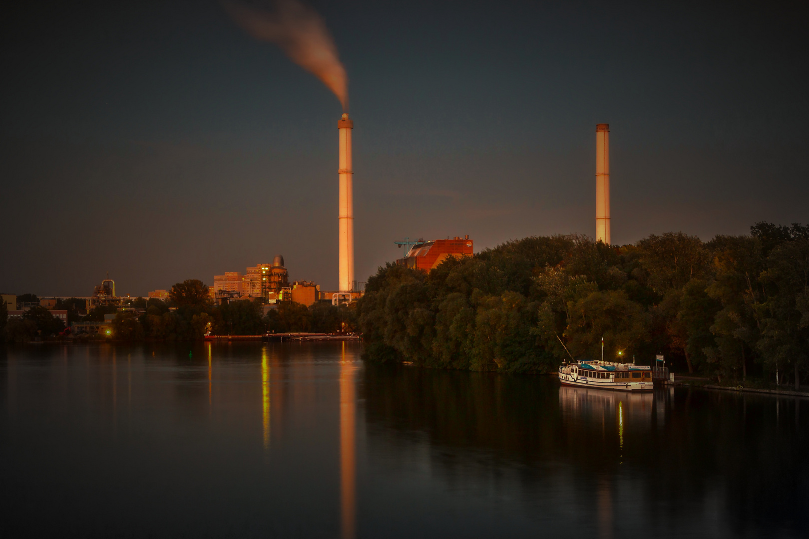 Kraftwerk Klingenberg im Abendlicht