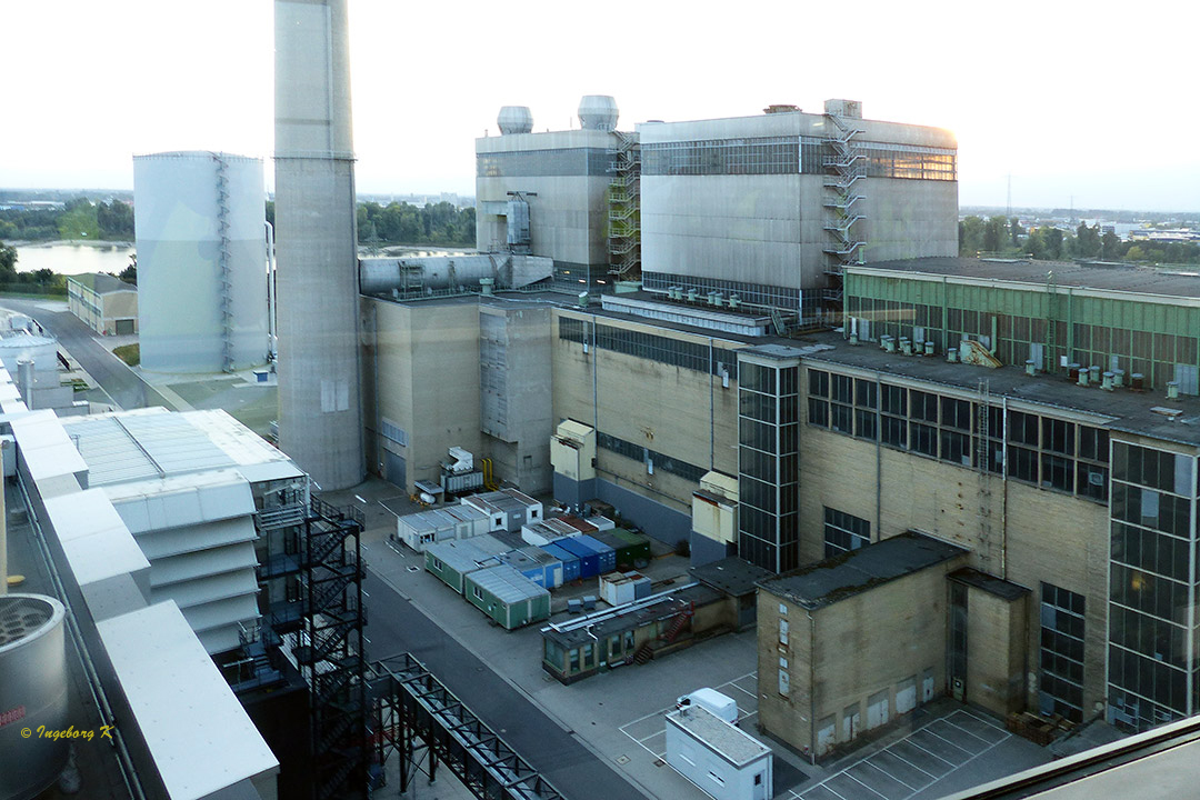 Kraftwerk Lausward - Blick vom Dach auf die Anlage