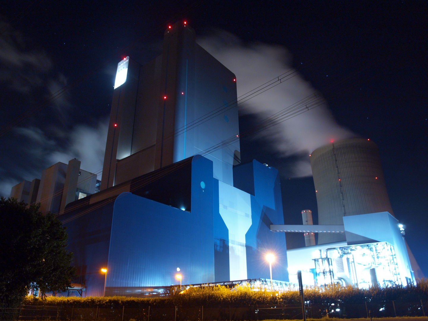 Kraftwerk Niederaußem bei Nacht