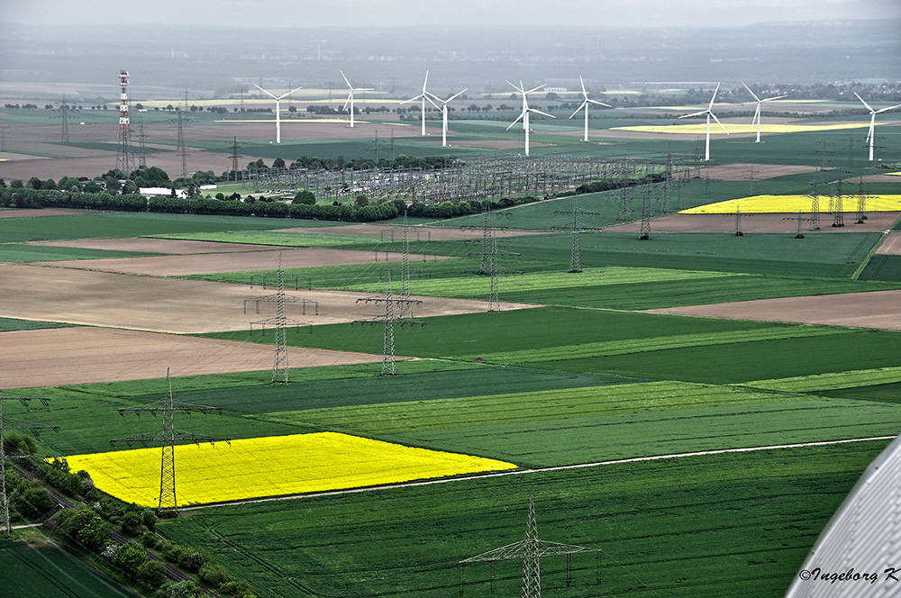 Kraftwerk Niederaußem - Blick vom Turm auf Schaltanlage Rommerskirchen und Windpark