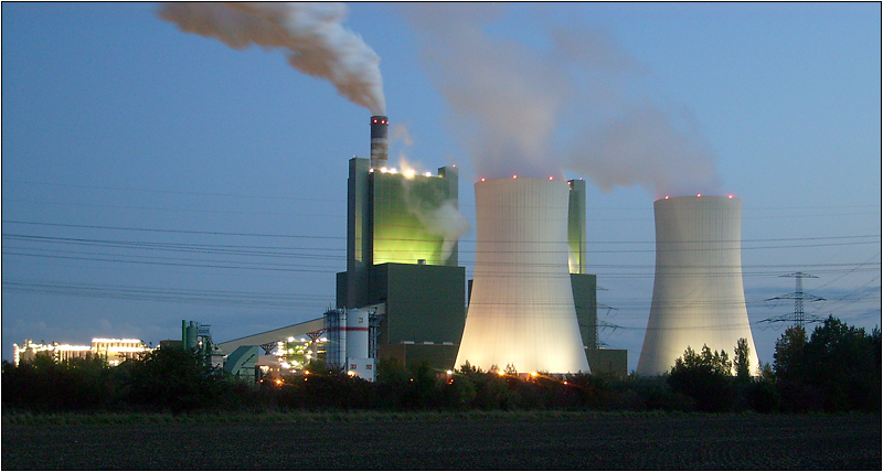 Kraftwerk Schkopau bei Nacht