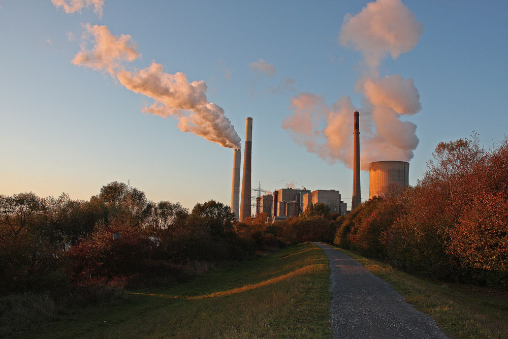 Kraftwerk Voerde zur blauen Stunde