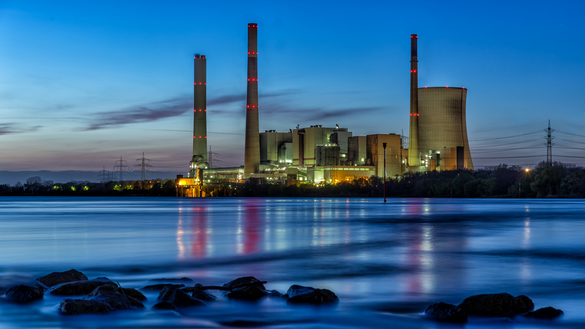 Kraftwerk Voerde zur blauen Stunde