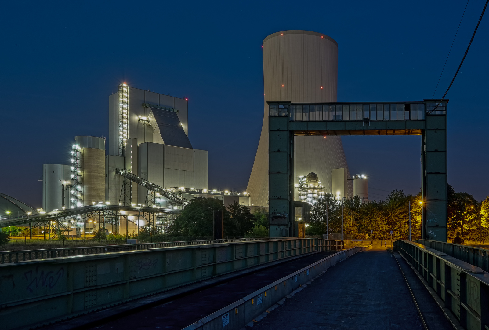 Kraftwerk Walsum zur blauen Stunde