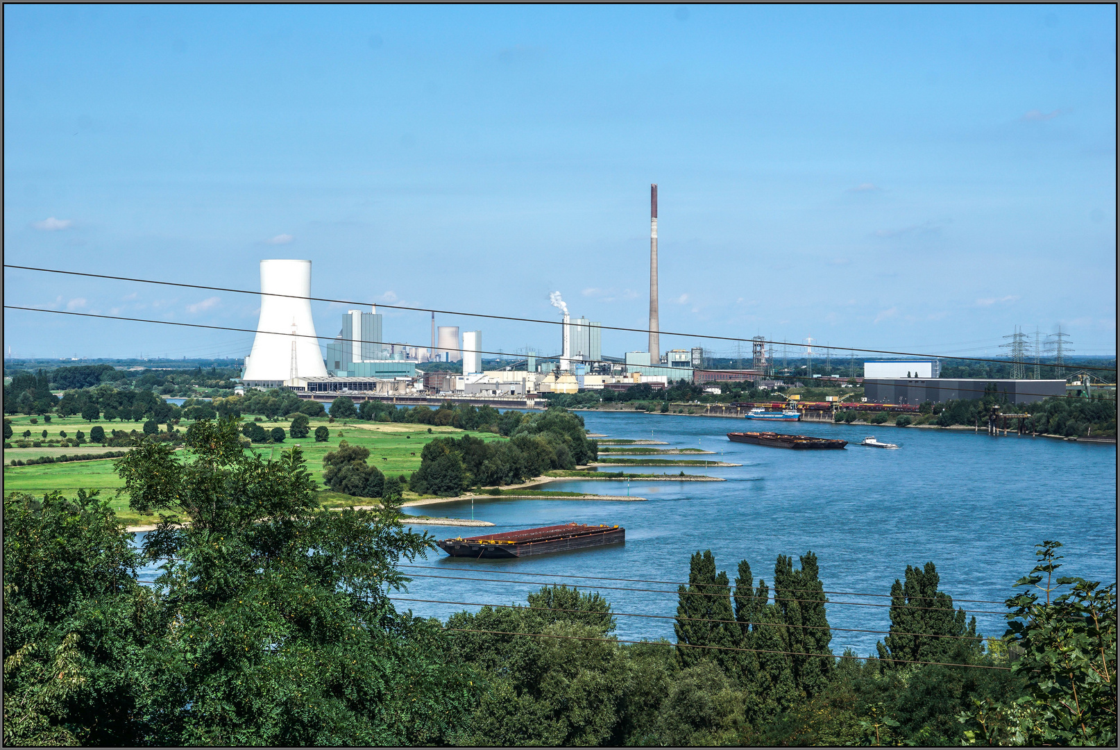 Kraftwerke Walsum Block 10 ( links ) und Kraftwerk Voerde