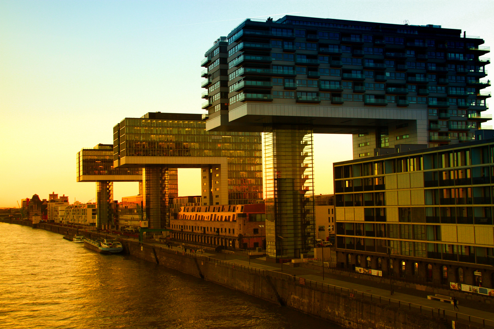 Krahnhäuser bei Sonnenuntergang (Köln)