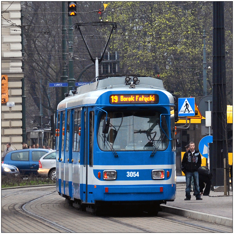 Kraków • Tram mit Migrations-Hintergrund
